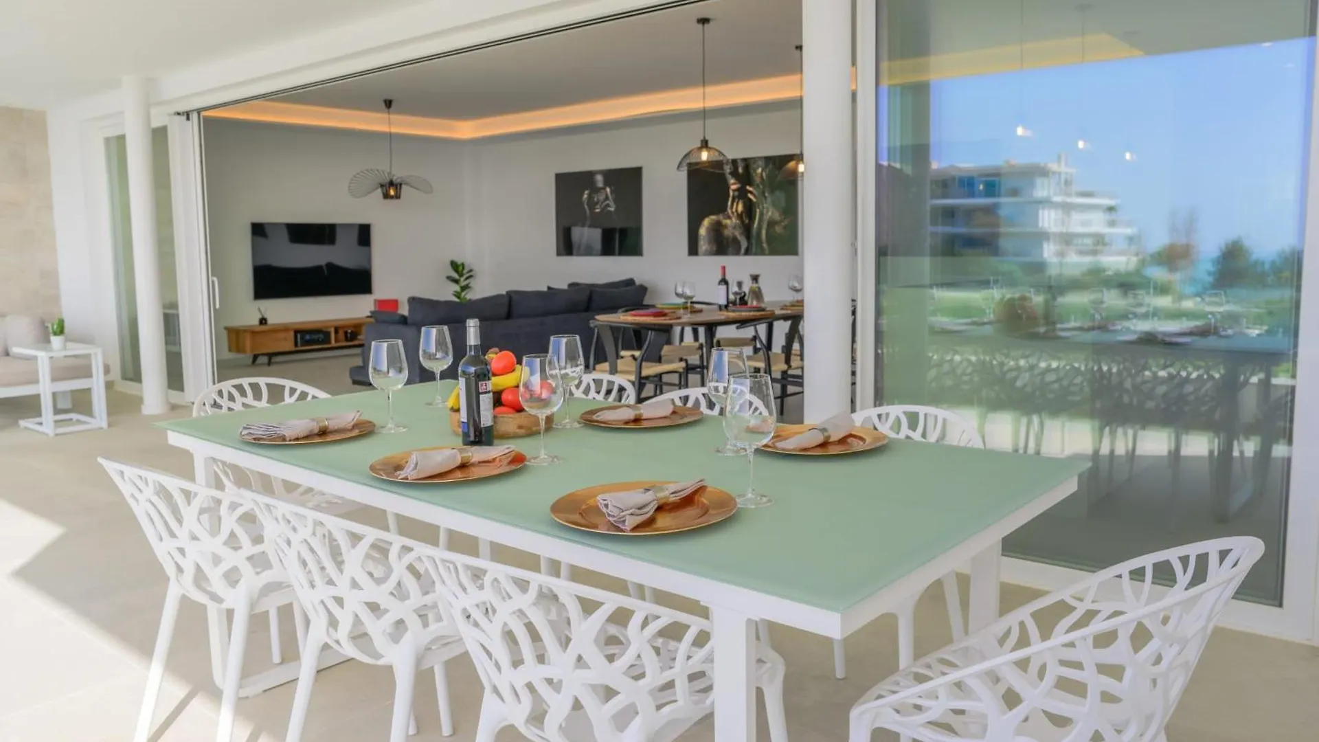 Luxurious 3 Bed Apartment With A Lovely Sea View In Carvajal Beach Benalmádena İspanya