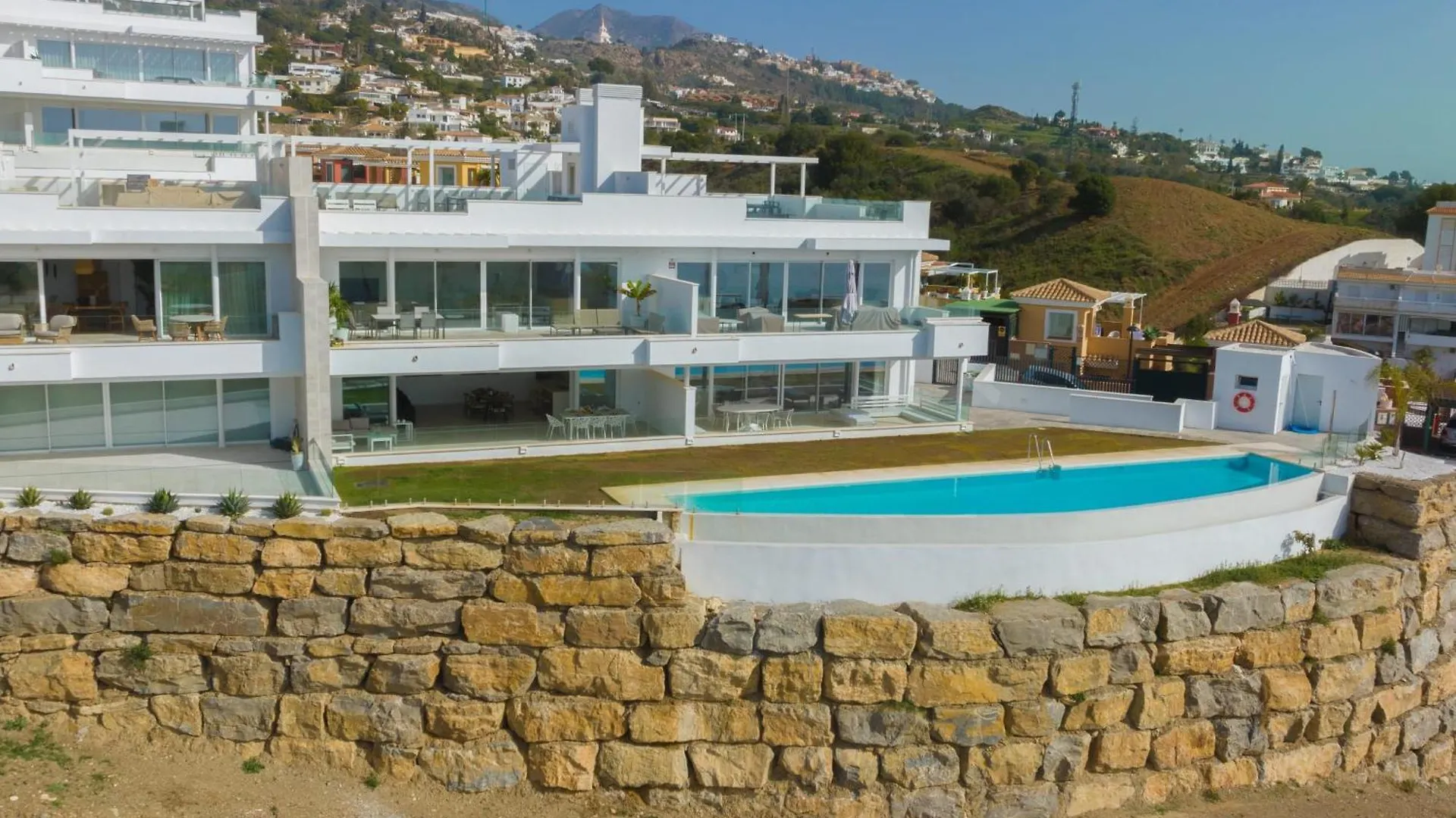 Luxurious 3 Bed Apartment With A Lovely Sea View In Carvajal Beach Benalmádena 0*,  İspanya