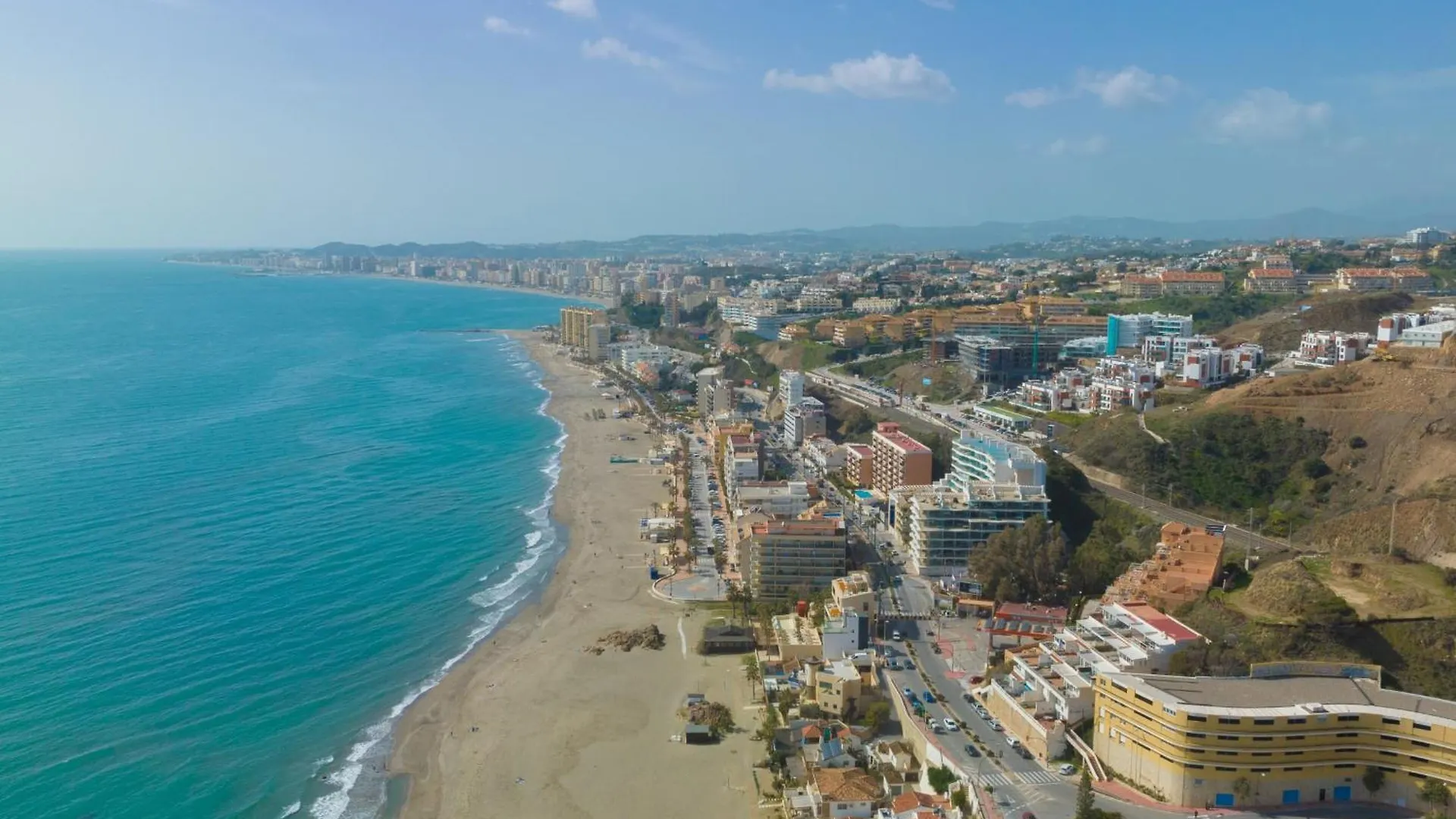 Luxurious 3 Bed Apartment With A Lovely Sea View In Carvajal Beach Benalmádena