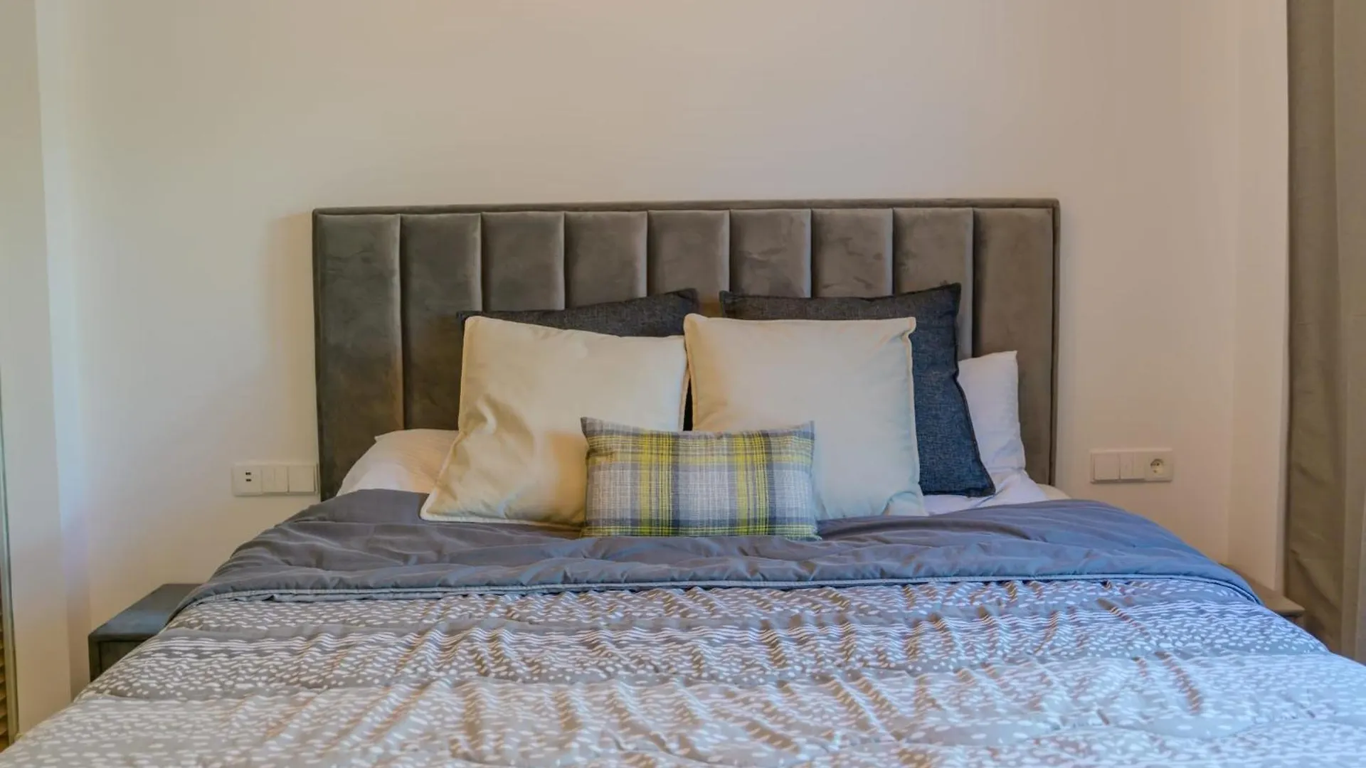 Luxurious 3 Bed Apartment With A Lovely Sea View In Carvajal Beach Benalmádena 0*,