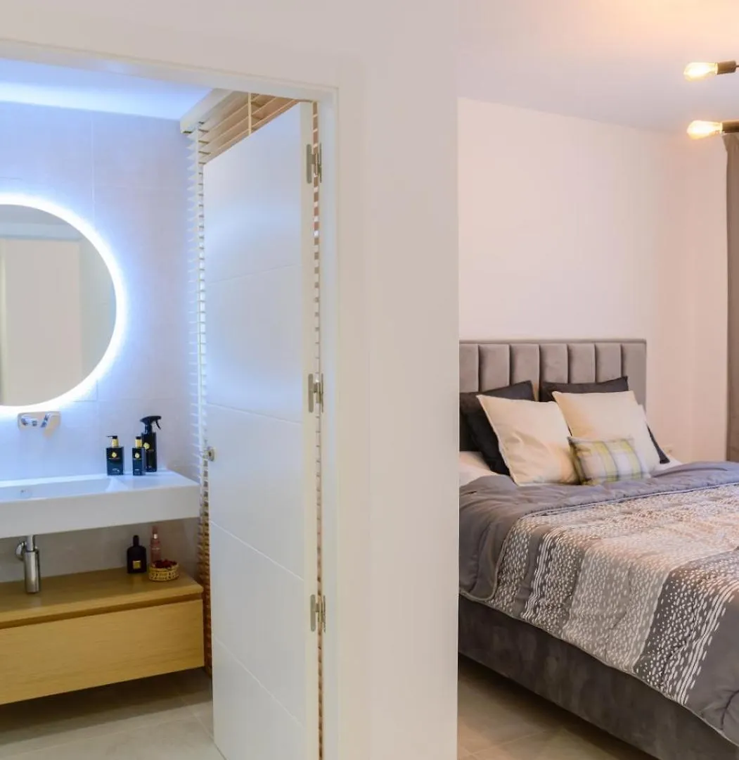Luxurious 3 Bed Apartment With A Lovely Sea View In Carvajal Beach Benalmádena